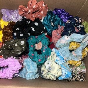 10 Pc Elegant Assorted Color Scrunchie Set NIP (set for buy now)
